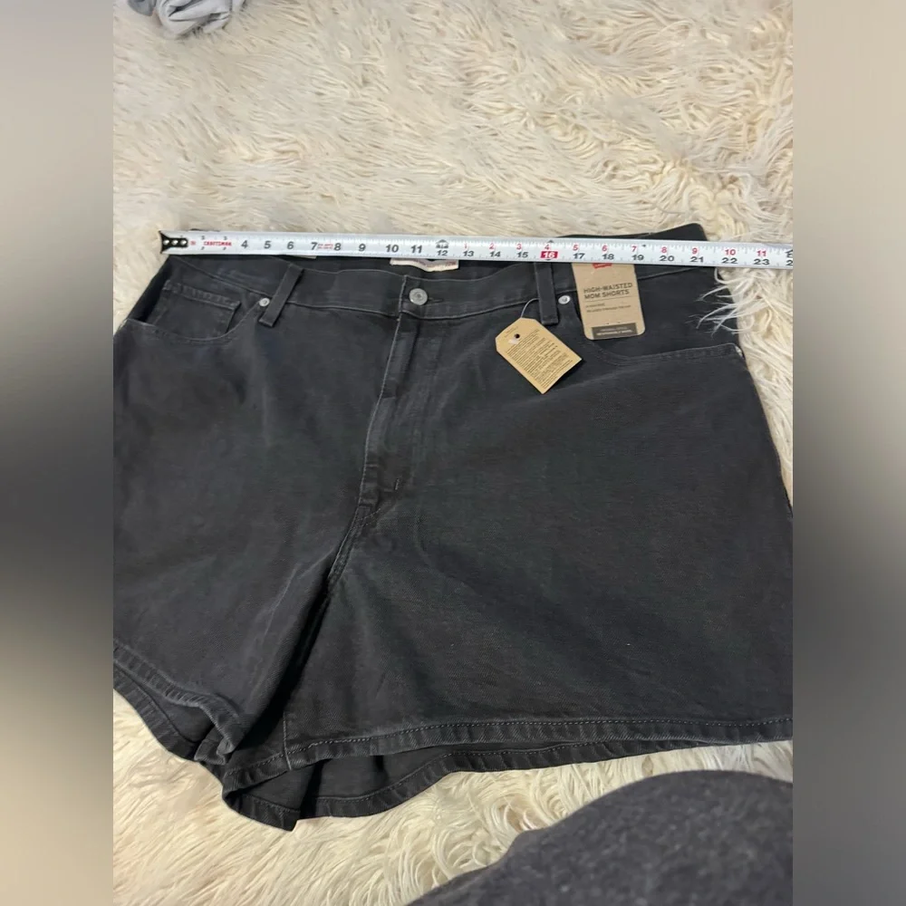 Levi’s HIGH WAISTED MOM WOMEN'S SHORTS (PLUS SIZE)
22W 26W wonderful black NWT - Picture 5 of 12